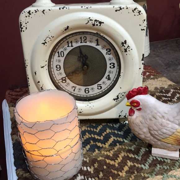 Farmhouse Decor Faux Antique Clock, chicken, Light with Chicken Wire